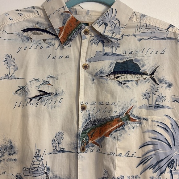 KAHALA Men’s Fish Themed Short Sleeve Button Down Shirt.  Size L - Picture 2 of 5